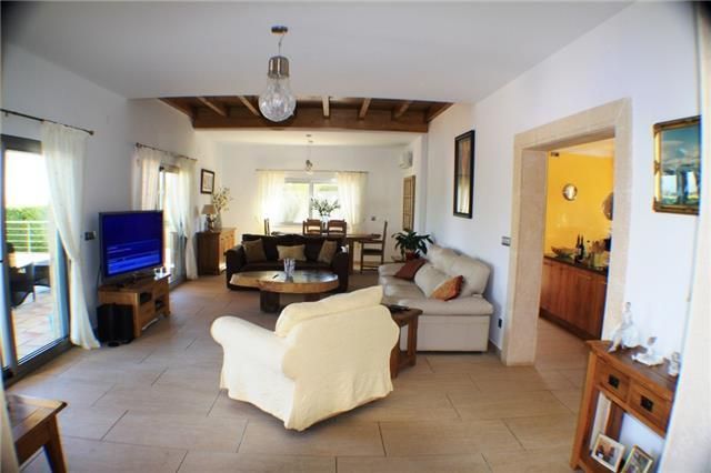 Neuwertige Luxusvilla mit Überlaufpool, Gästewohnung, Meersicht und Garage - 9