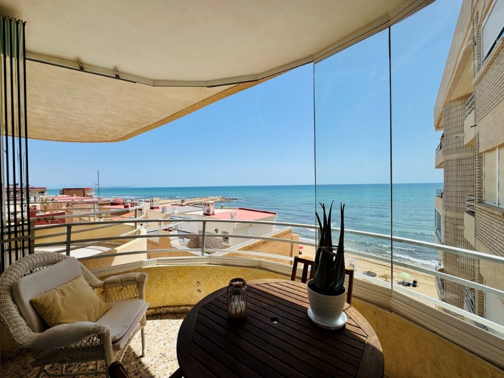 Appartement mit 3 Schlafzimmern, 2 Bädern und Tiefgaragenstellplatz direkt am Strand von La Mata - 2