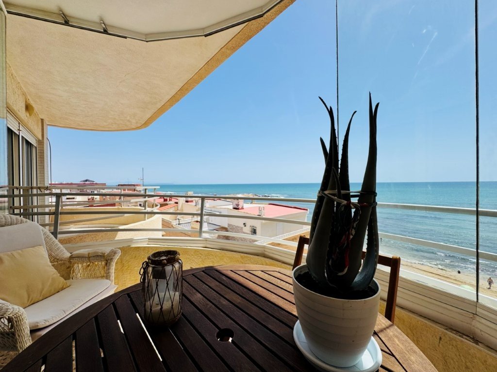 Appartement mit 3 Schlafzimmern, 2 Bädern und Tiefgaragenstellplatz direkt am Strand von La Mata - 1