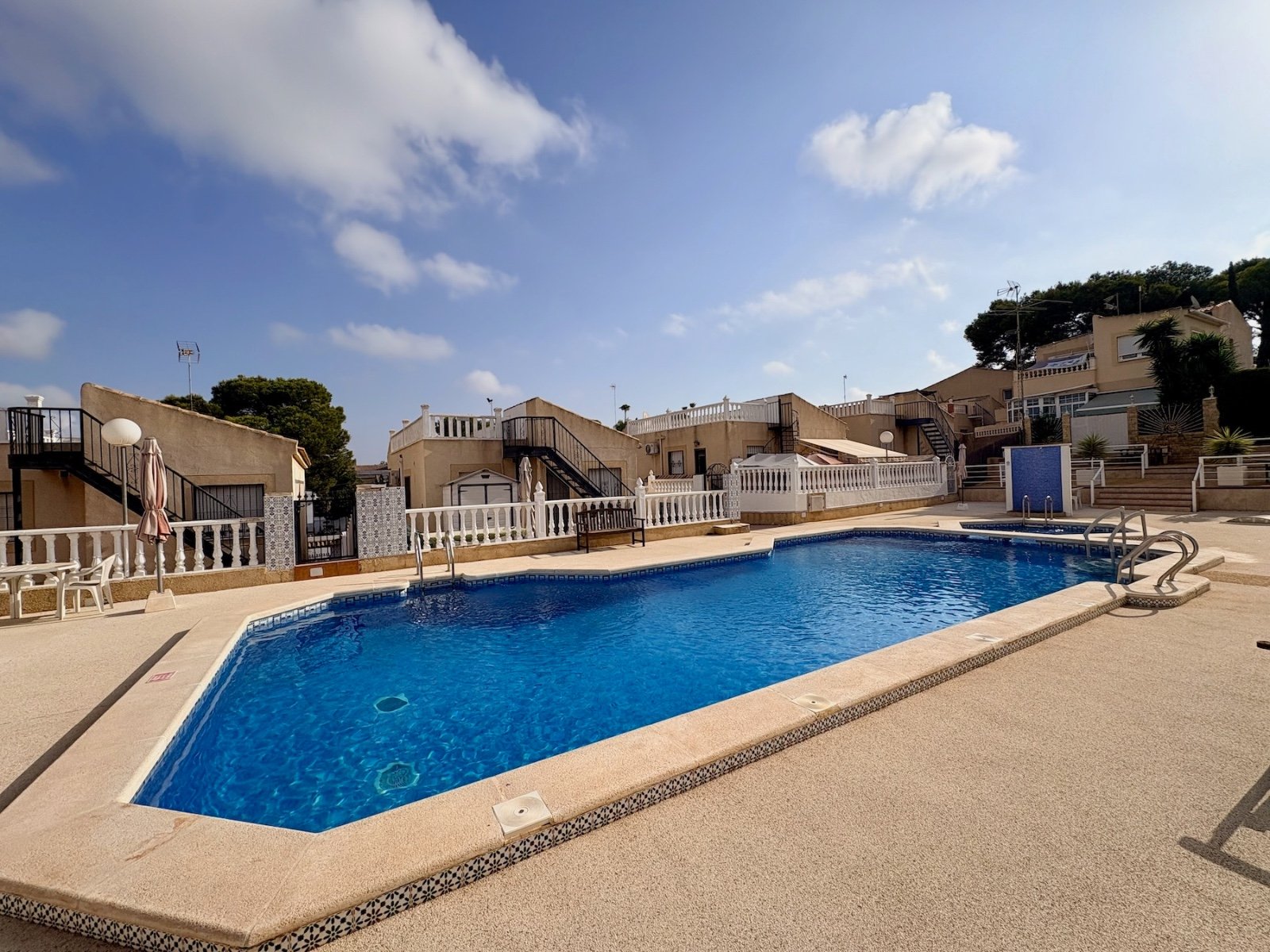 Villa mit 4 Schlafzimmern, 2 Bädern und Gemeinschaftspool - 36