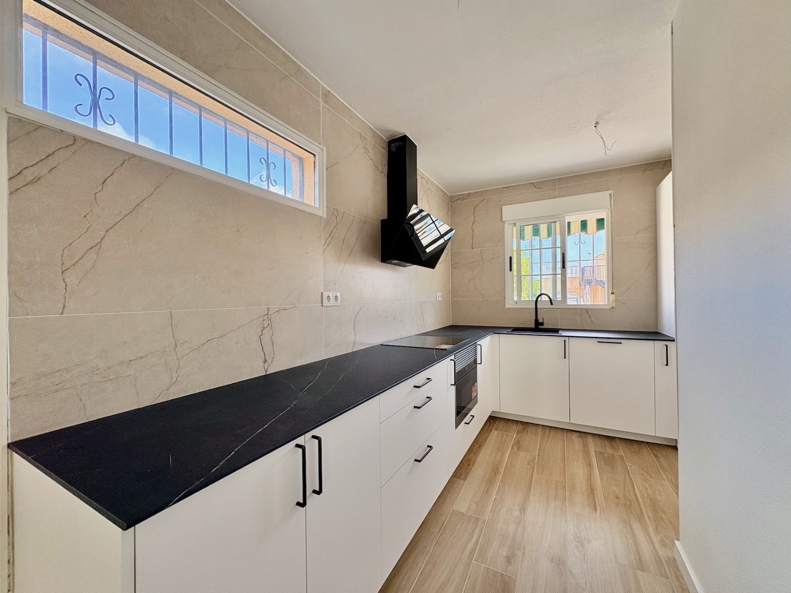 Villa mit 4 Schlafzimmern, 2 Bädern und Gemeinschaftspool - 4