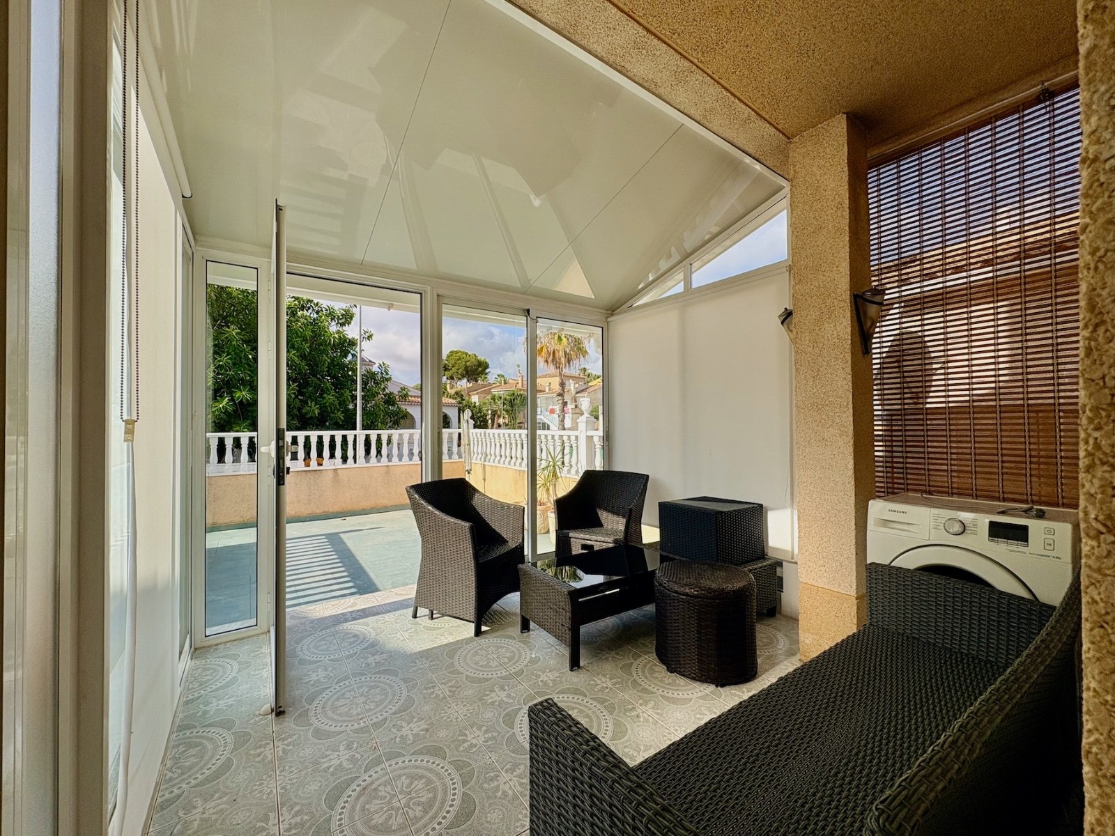 Villa mit 4 Schlafzimmern, 2 Bädern und Gemeinschaftspool - 24