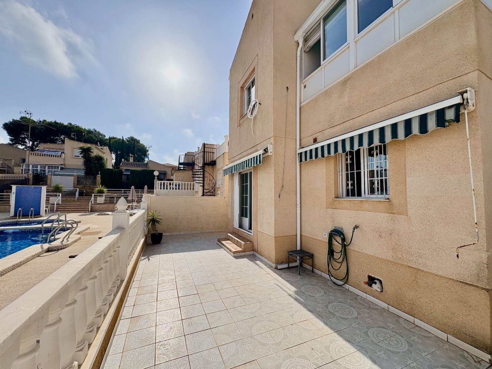 Villa mit 4 Schlafzimmern, 2 Bädern und Gemeinschaftspool - 29