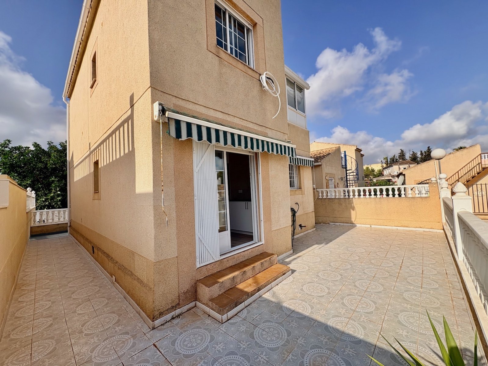 Villa mit 4 Schlafzimmern, 2 Bädern und Gemeinschaftspool - 28