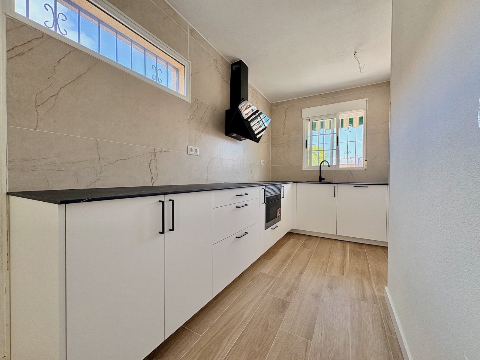 Villa mit 4 Schlafzimmern, 2 Bädern und Gemeinschaftspool - 6