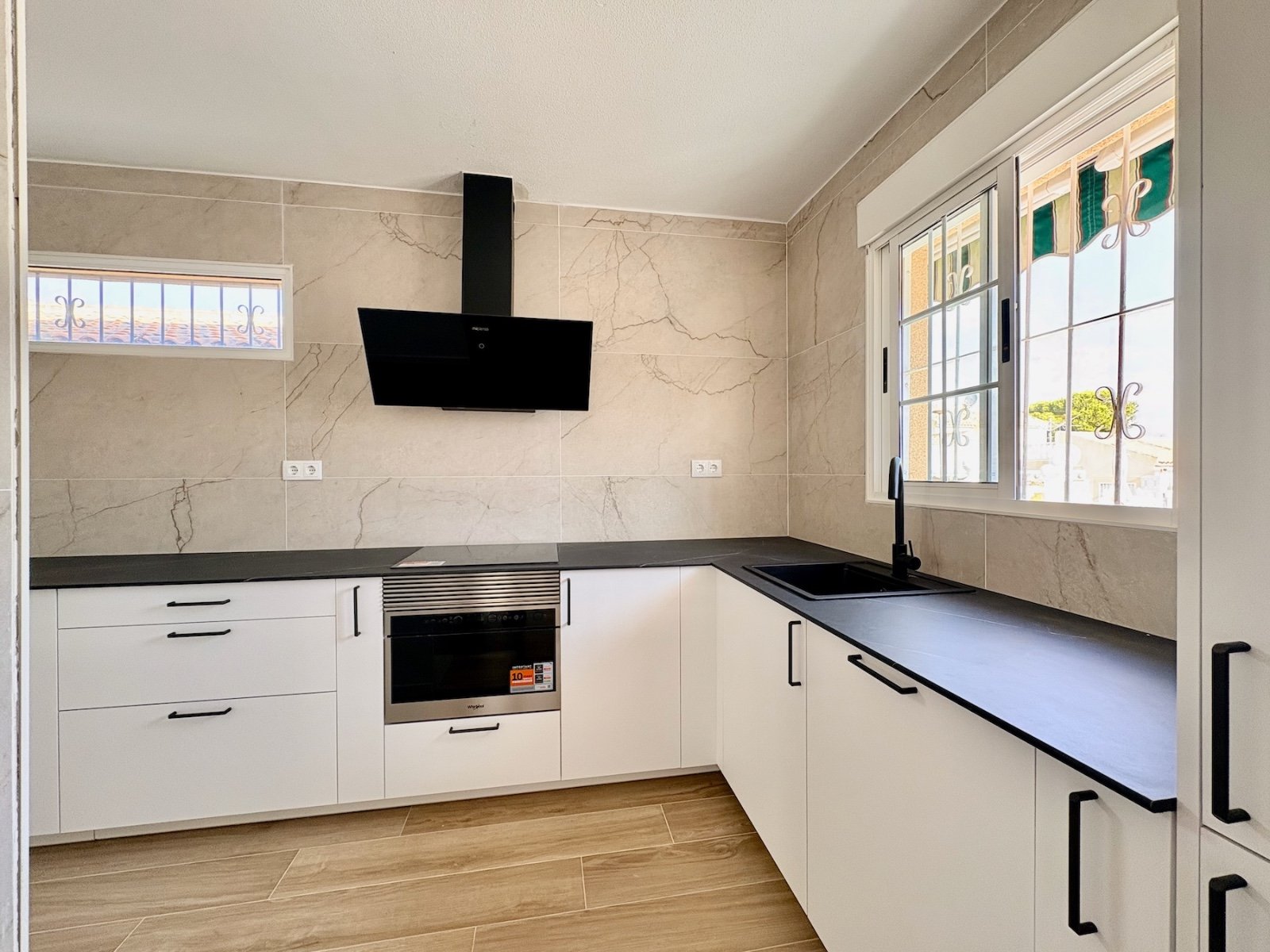 Villa mit 4 Schlafzimmern, 2 Bädern und Gemeinschaftspool - 3