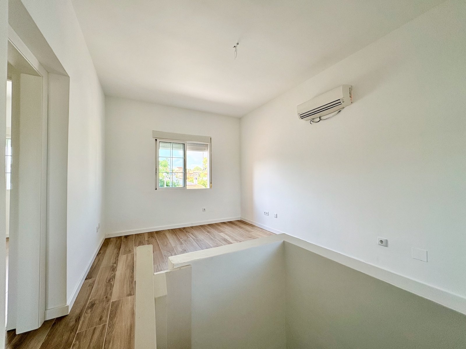 Villa mit 4 Schlafzimmern, 2 Bädern und Gemeinschaftspool - 16