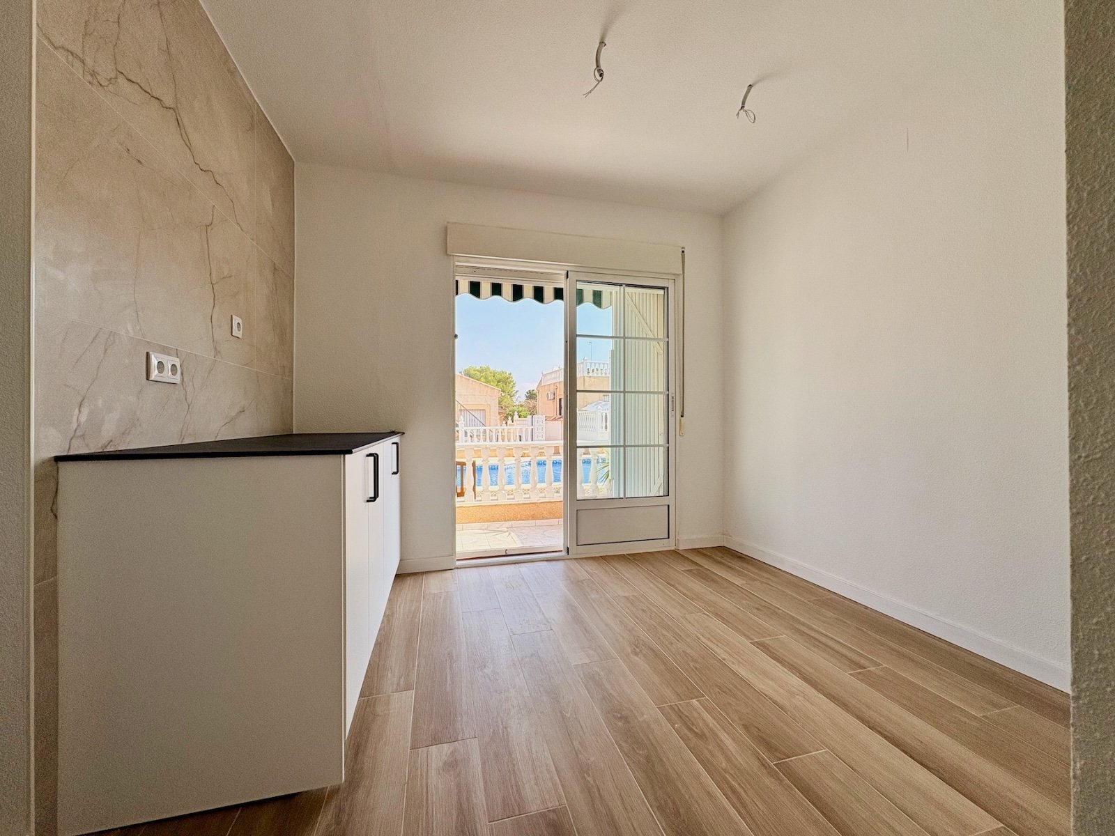 Villa mit 4 Schlafzimmern, 2 Bädern und Gemeinschaftspool - 10