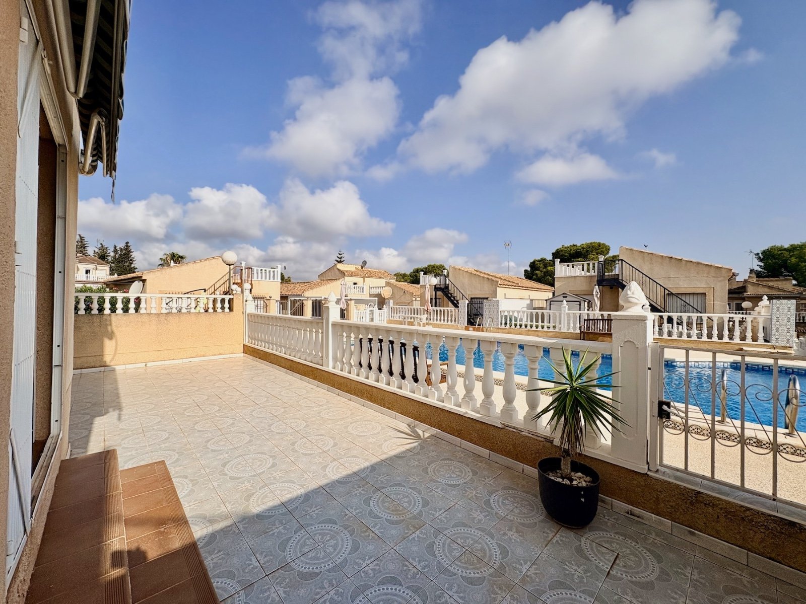 Villa mit 4 Schlafzimmern, 2 Bädern und Gemeinschaftspool - 30