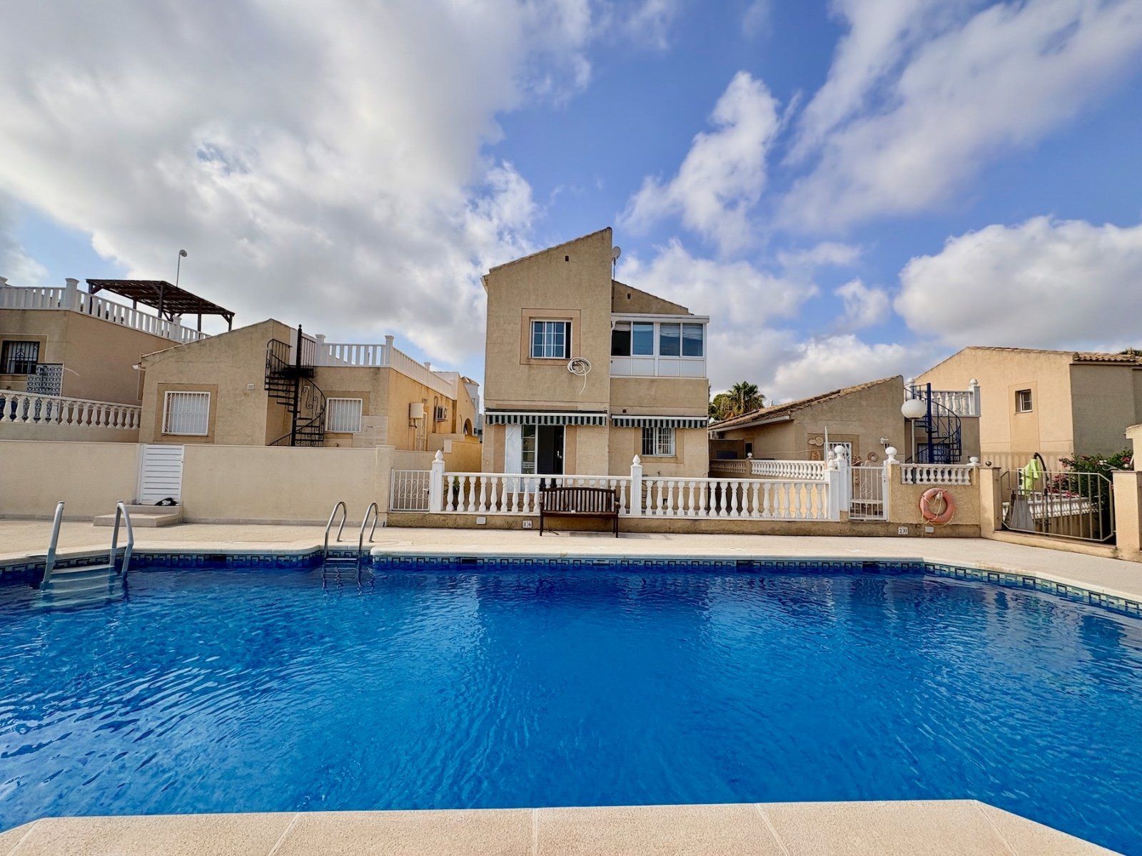 Villa mit 4 Schlafzimmern, 2 Bädern und Gemeinschaftspool - 33