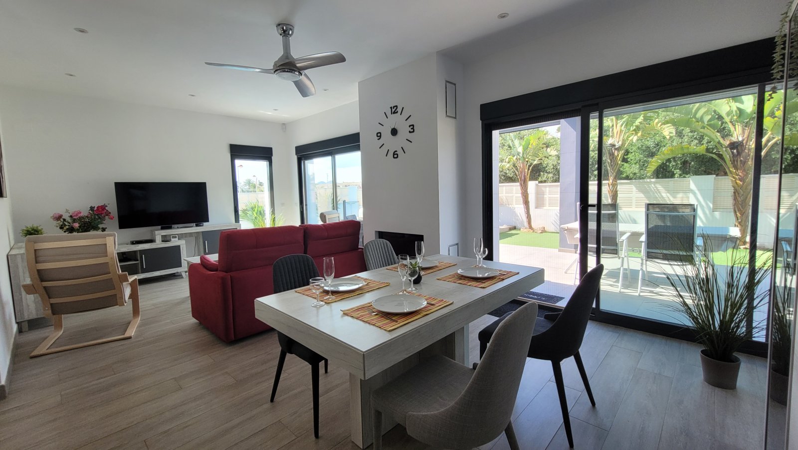 Moderne Villa mit 3 Schlafzimmern, 2 Bädern, beheiztem Pool und Touristenmietlizenz - 9