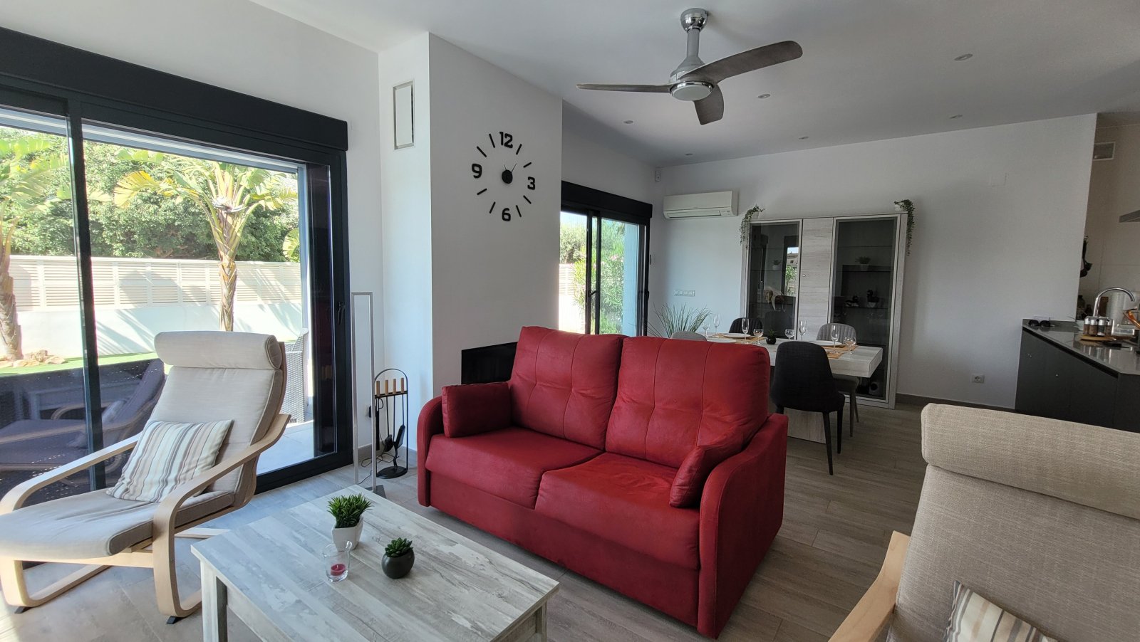 Moderne Villa mit 3 Schlafzimmern, 2 Bädern, beheiztem Pool und Touristenmietlizenz - 10