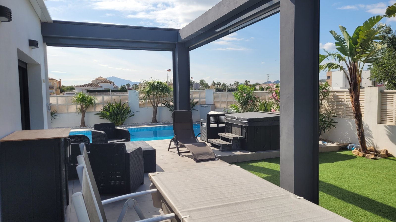 Moderne Villa mit 3 Schlafzimmern, 2 Bädern, beheiztem Pool und Touristenmietlizenz - 6