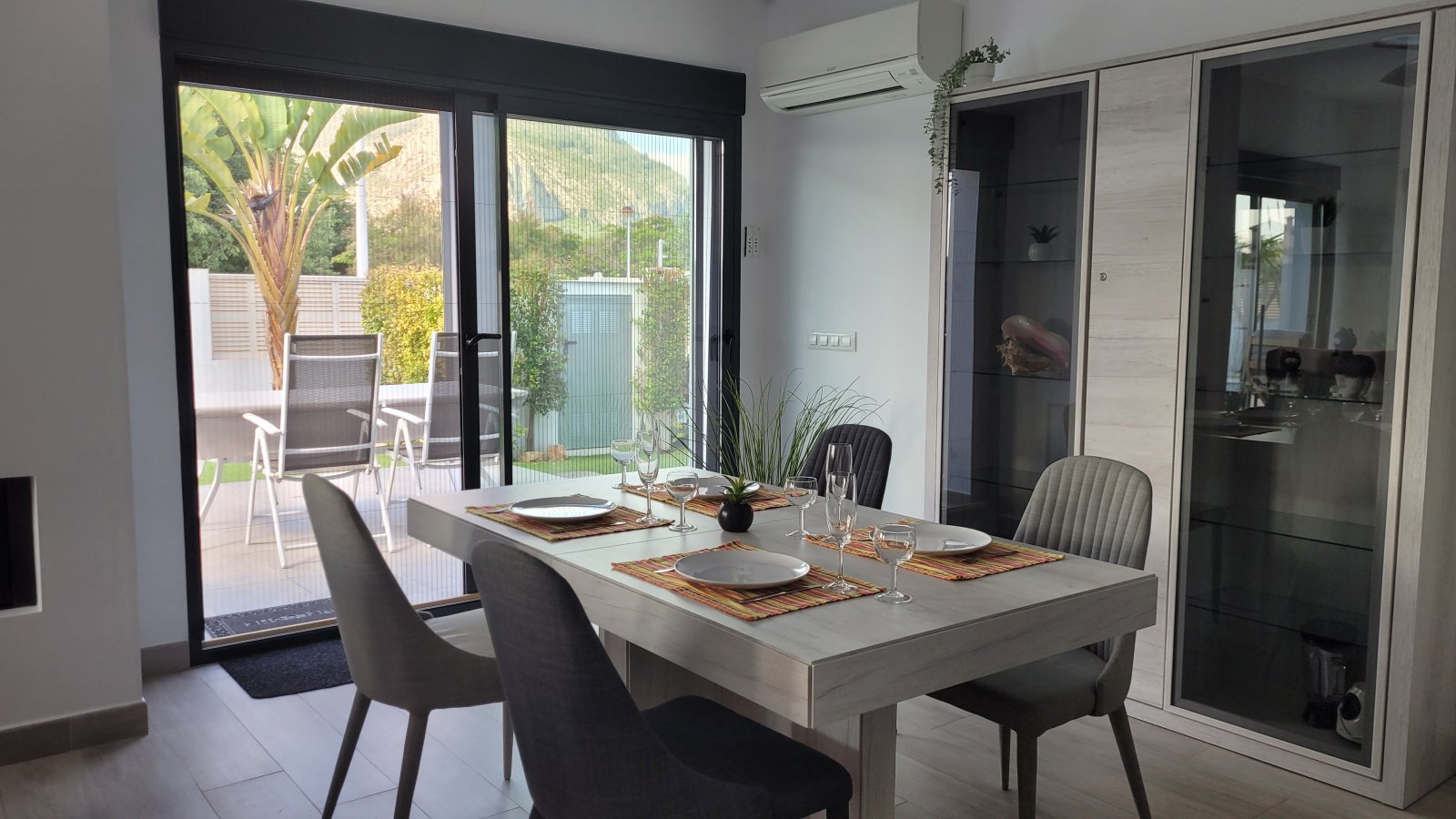 Moderne Villa mit 3 Schlafzimmern, 2 Bädern, beheiztem Pool und Touristenmietlizenz - 13
