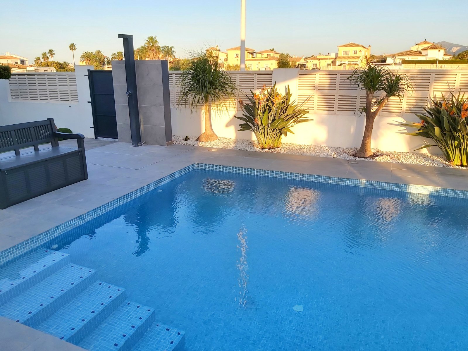 Moderne Villa mit 3 Schlafzimmern, 2 Bädern, beheiztem Pool und Touristenmietlizenz - 3