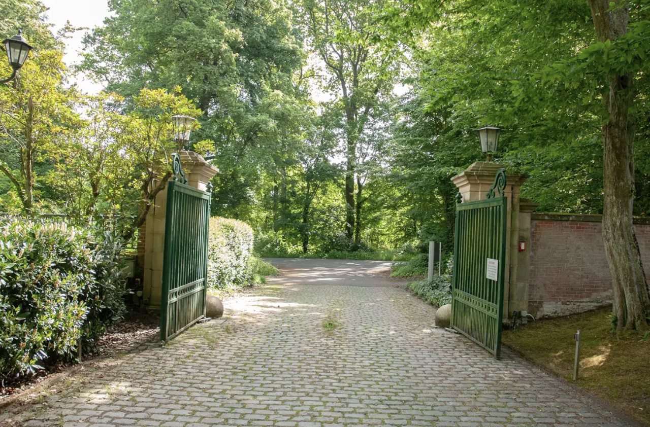 Exklusive Denkmalwohnung im privaten Villenpark - 7