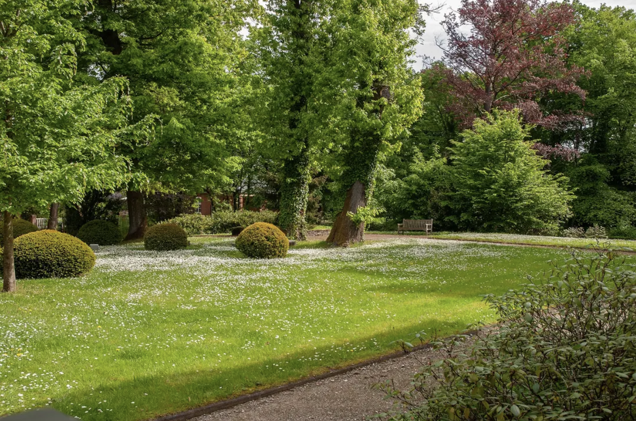 Exklusive Denkmalwohnung im privaten Villenpark - 8