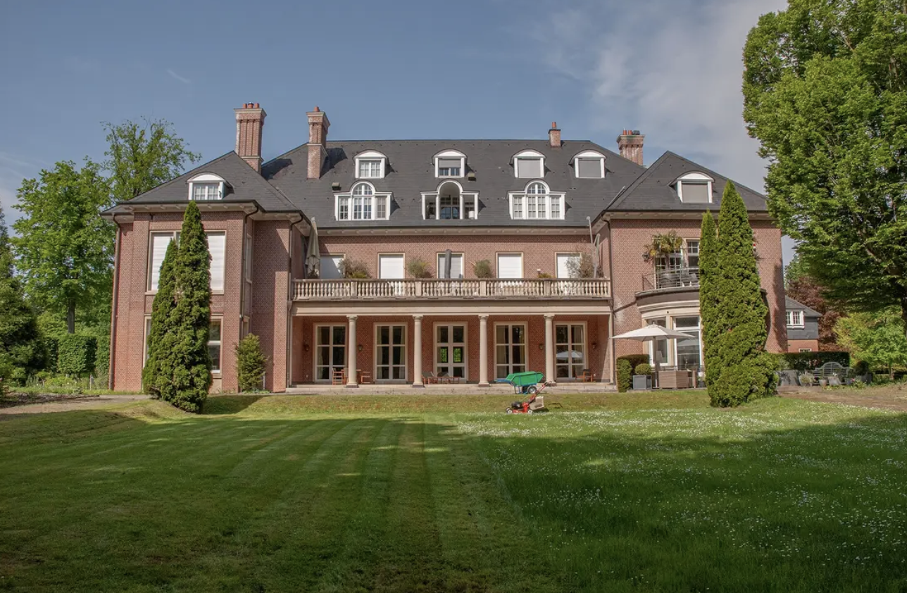 Exklusive Denkmalwohnung im privaten Villenpark - 9