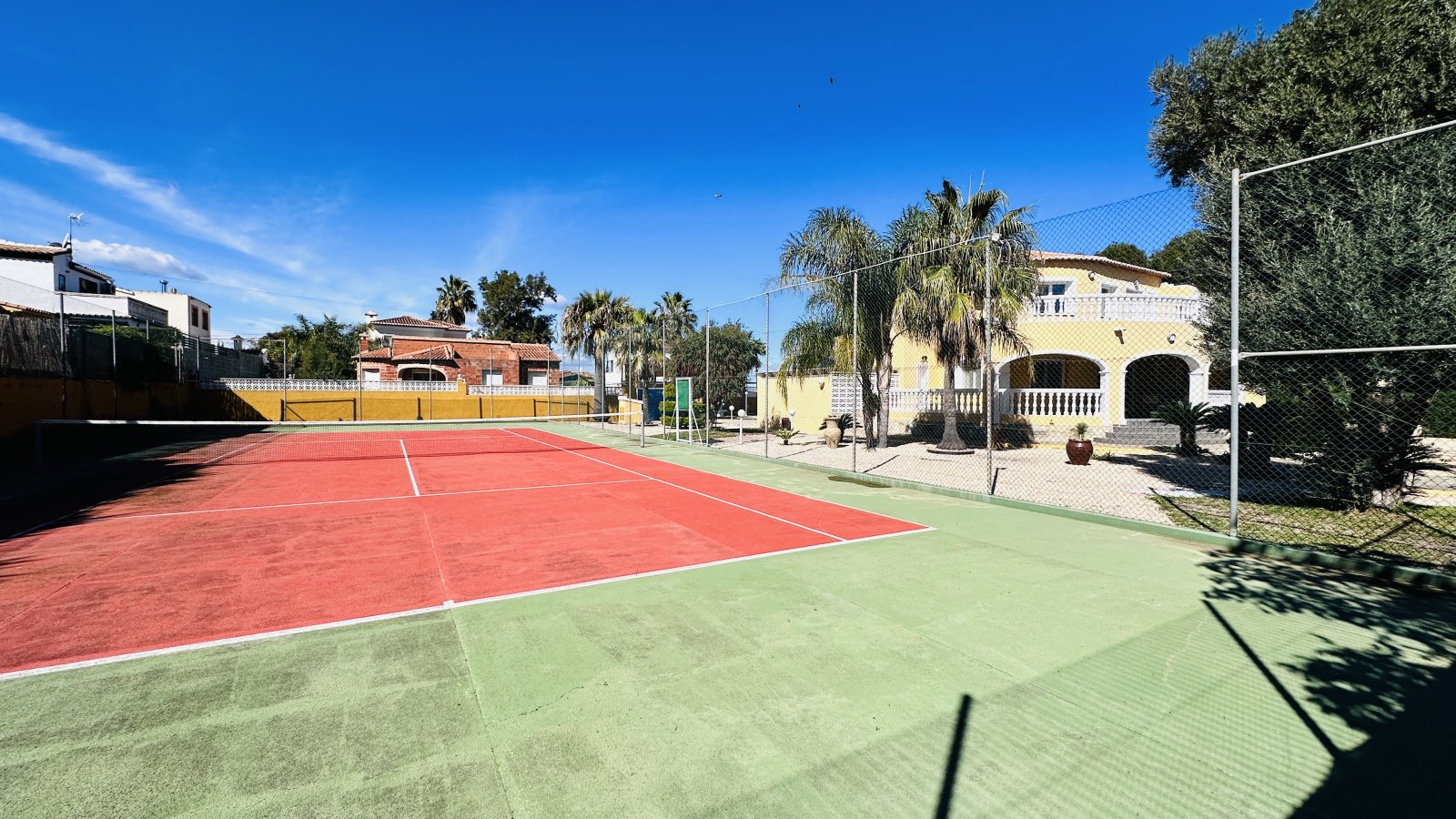 Sehr gepflegte Villa mit großem Grundstück, großem Pool, Tennisplatz, Brunnen, Garage, Heizung, Klima und vielen Extras - 30