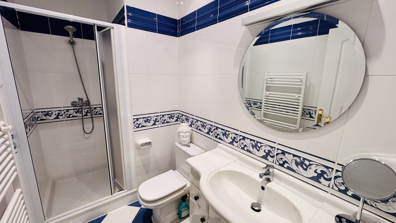 Sehr gepflegte Villa mit großem Grundstück, großem Pool, Tennisplatz, Brunnen, Garage, Heizung, Klima und vielen Extras - 26