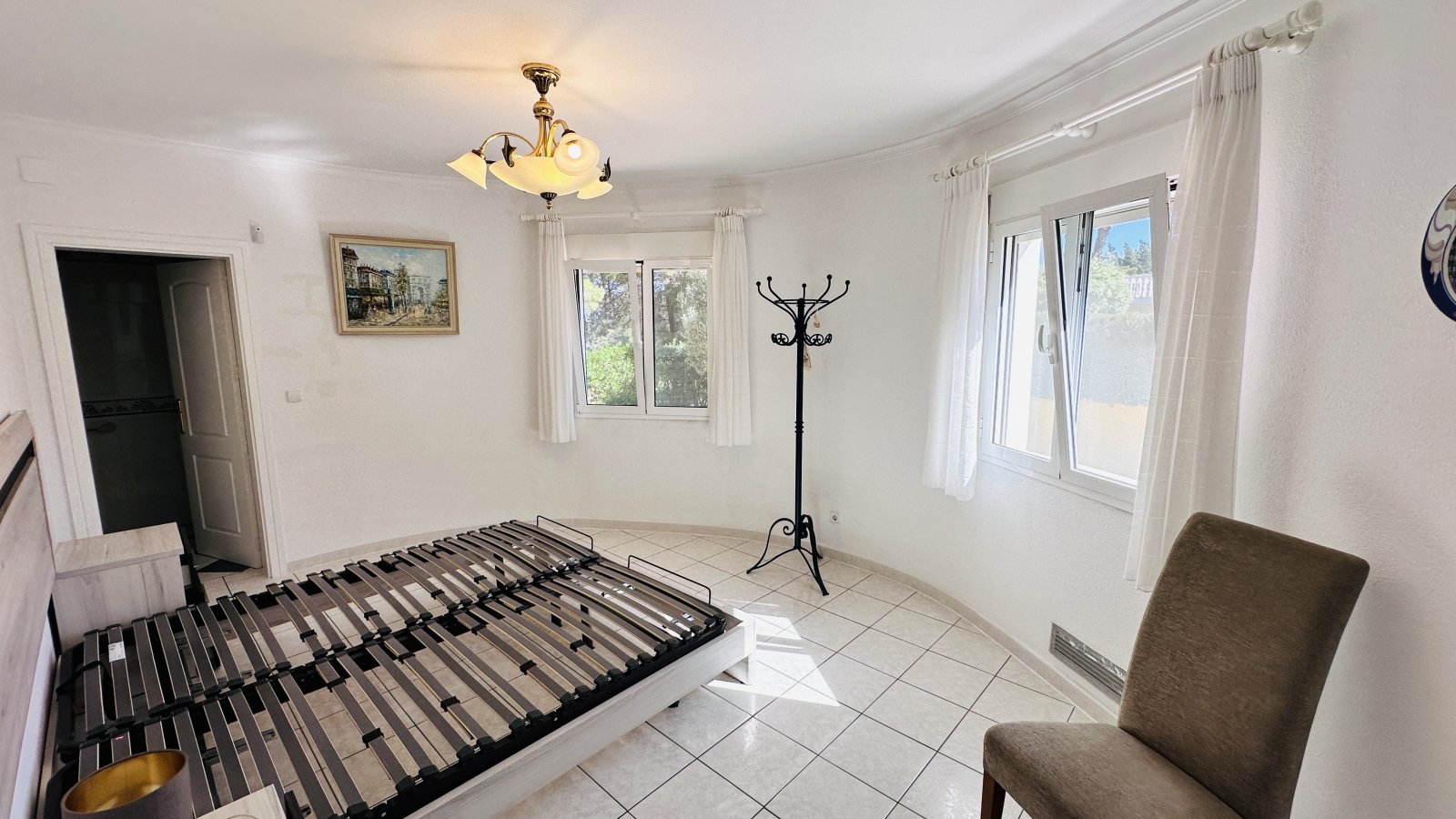 Sehr gepflegte Villa mit großem Grundstück, großem Pool, Tennisplatz, Brunnen, Garage, Heizung, Klima und vielen Extras - 21