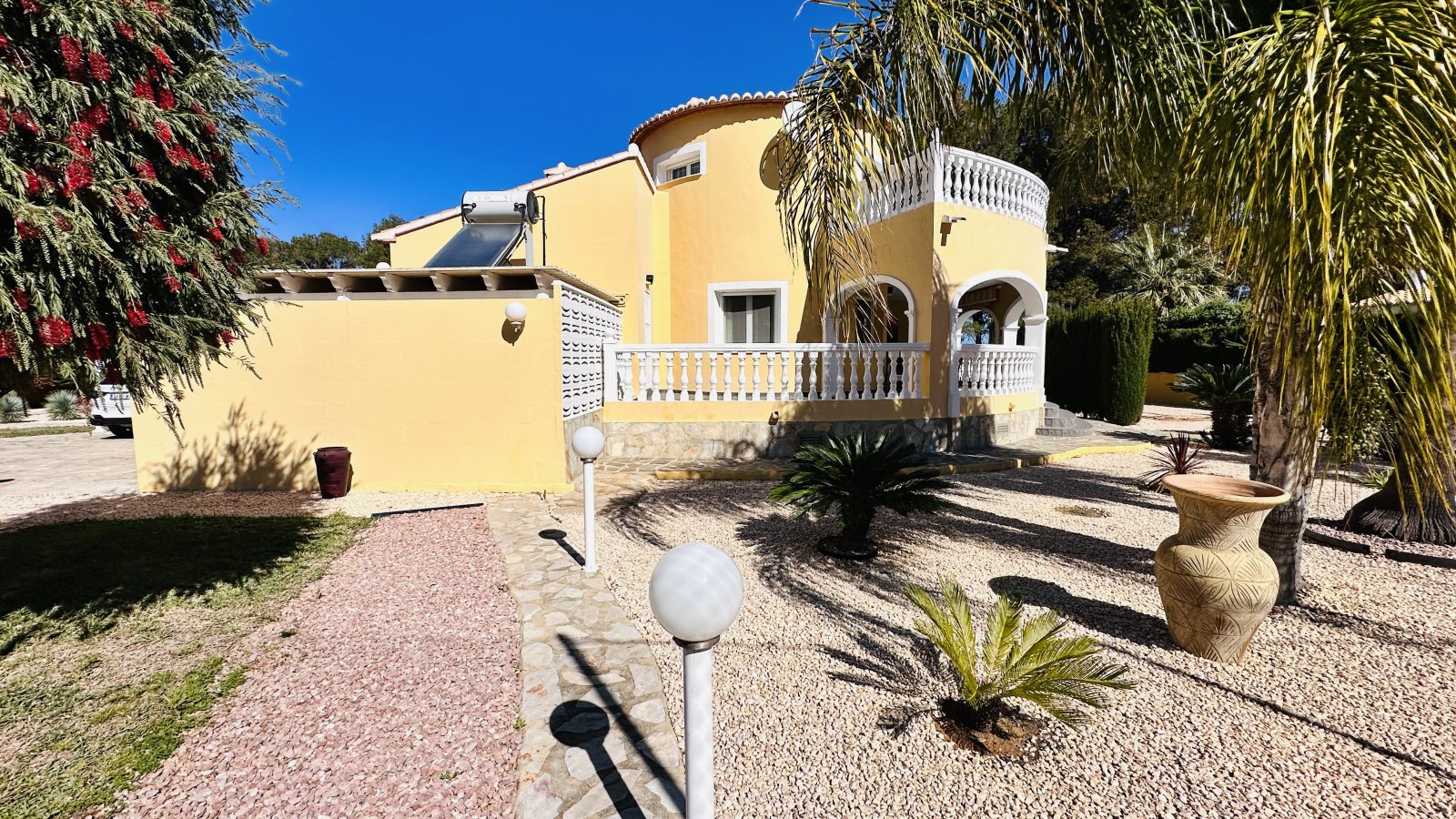 Sehr gepflegte Villa mit großem Grundstück, großem Pool, Tennisplatz, Brunnen, Garage, Heizung, Klima und vielen Extras - 7