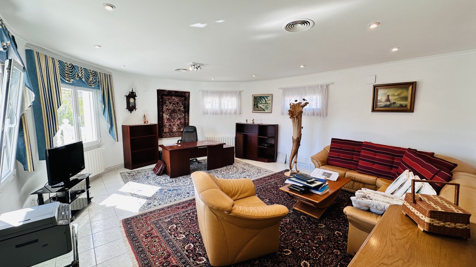 Sehr gepflegte Villa mit großem Grundstück, großem Pool, Tennisplatz, Brunnen, Garage, Heizung, Klima und vielen Extras - 29