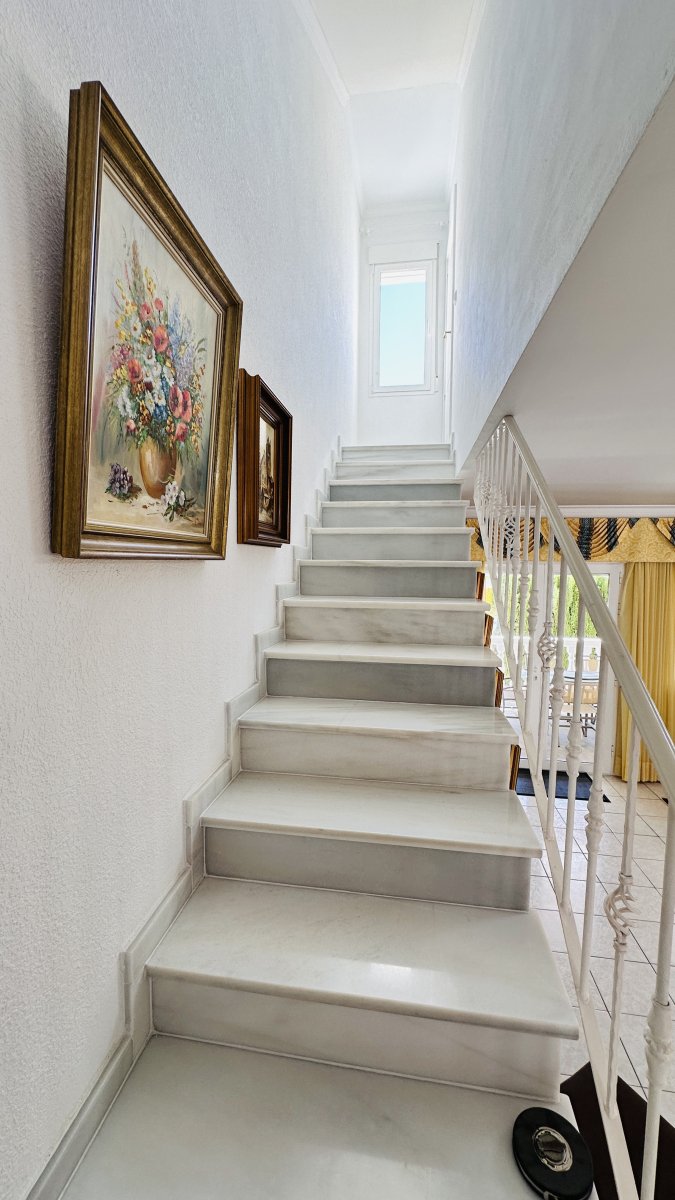 Sehr gepflegte Villa mit großem Grundstück, großem Pool, Tennisplatz, Brunnen, Garage, Heizung, Klima und vielen Extras - 27