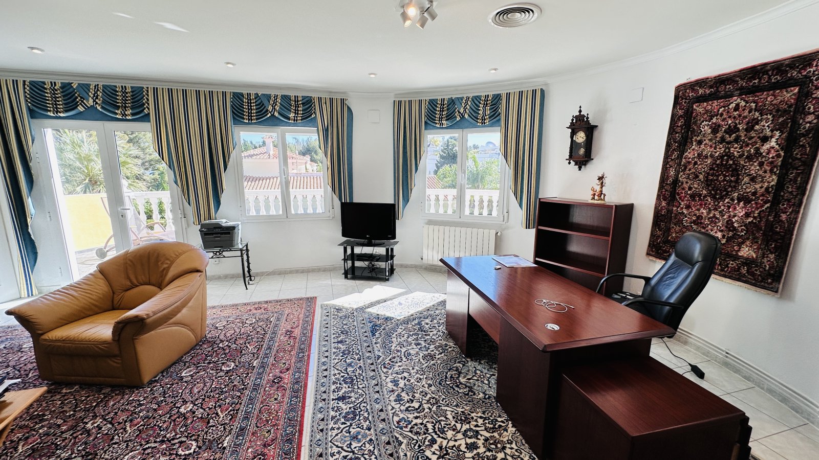 Sehr gepflegte Villa mit großem Grundstück, großem Pool, Tennisplatz, Brunnen, Garage, Heizung, Klima und vielen Extras - 28