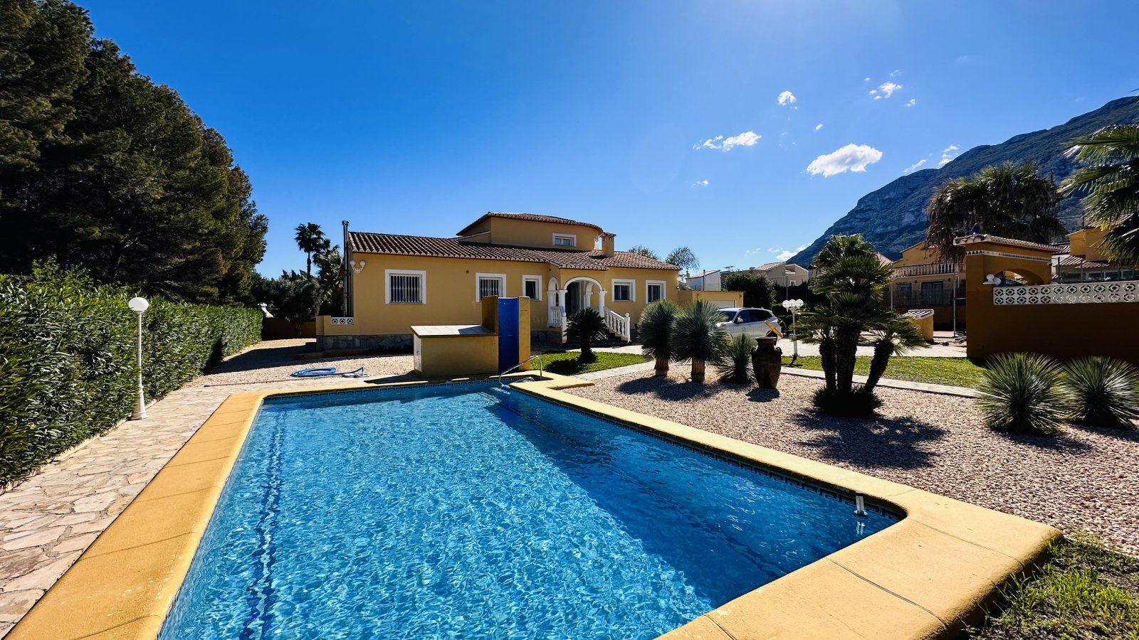 Sehr gepflegte Villa mit großem Grundstück, großem Pool, Tennisplatz, Brunnen, Garage, Heizung, Klima und vielen Extras - 8