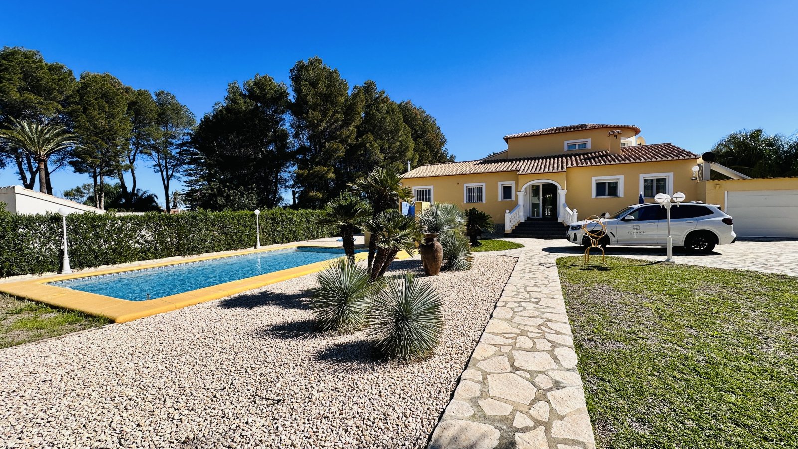 Sehr gepflegte Villa mit großem Grundstück, großem Pool, Tennisplatz, Brunnen, Garage, Heizung, Klima und vielen Extras - 3