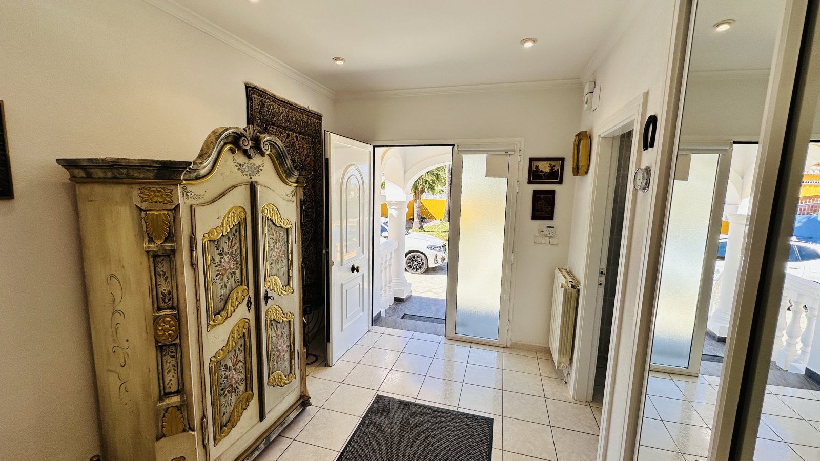 Sehr gepflegte Villa mit großem Grundstück, großem Pool, Tennisplatz, Brunnen, Garage, Heizung, Klima und vielen Extras - 12