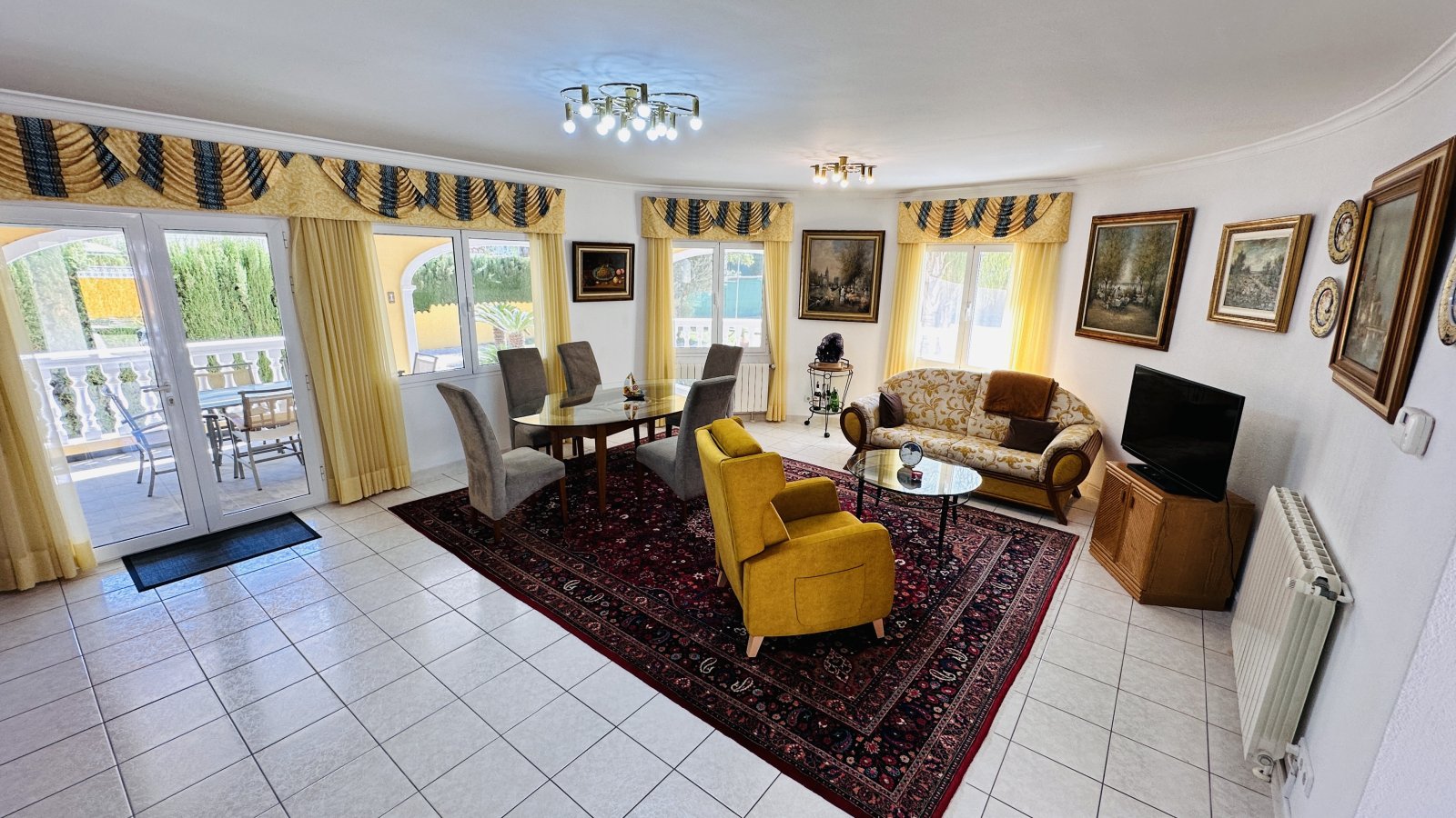 Sehr gepflegte Villa mit großem Grundstück, großem Pool, Tennisplatz, Brunnen, Garage, Heizung, Klima und vielen Extras - 14