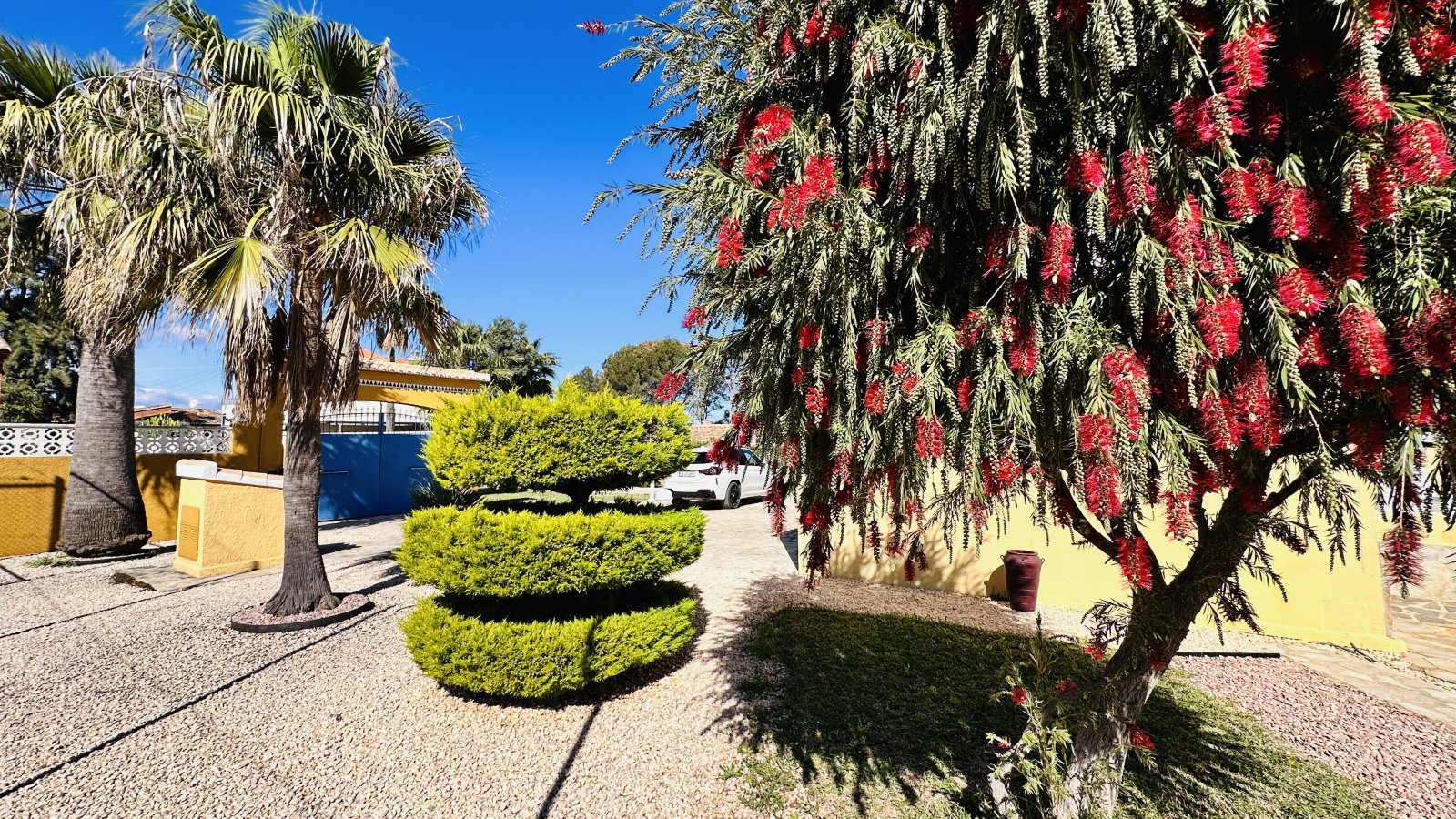 Sehr gepflegte Villa mit großem Grundstück, großem Pool, Tennisplatz, Brunnen, Garage, Heizung, Klima und vielen Extras - 11