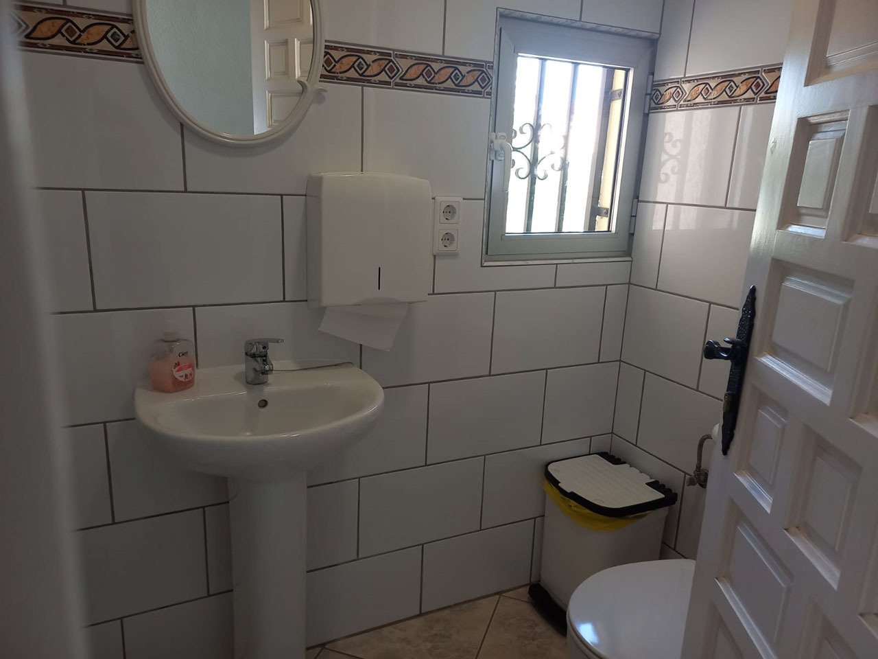 Großzügige Villa mit 6 Schlafzimmern, 2 Bädern und Meerblick ODER wohnen und arbeiten im gleichen Haus! - 17