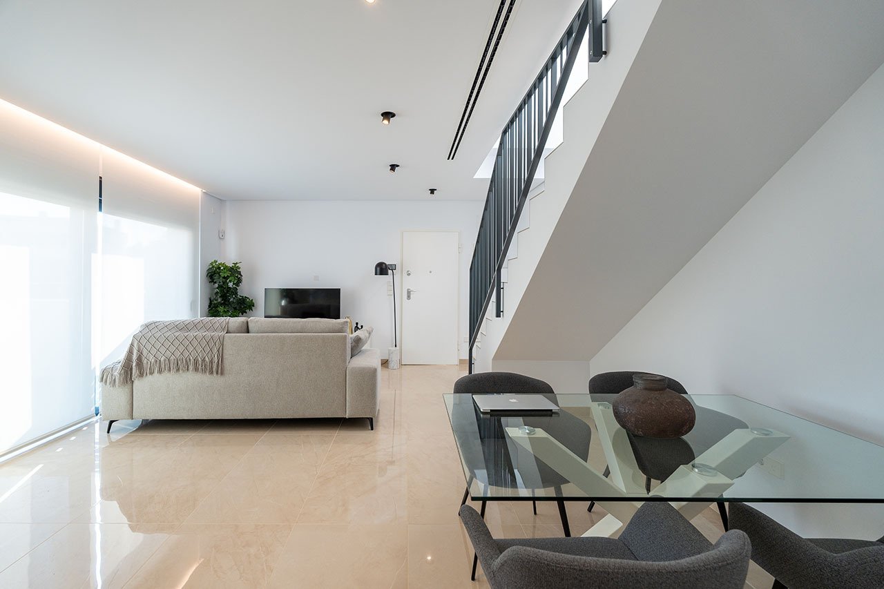 Moderne Doppelhaus-Villen mit 3 Schlafzimmern, 3 Bädern und Gemeinschaftspool nur 500 m vom kilometerlangen Sandstrand - 11