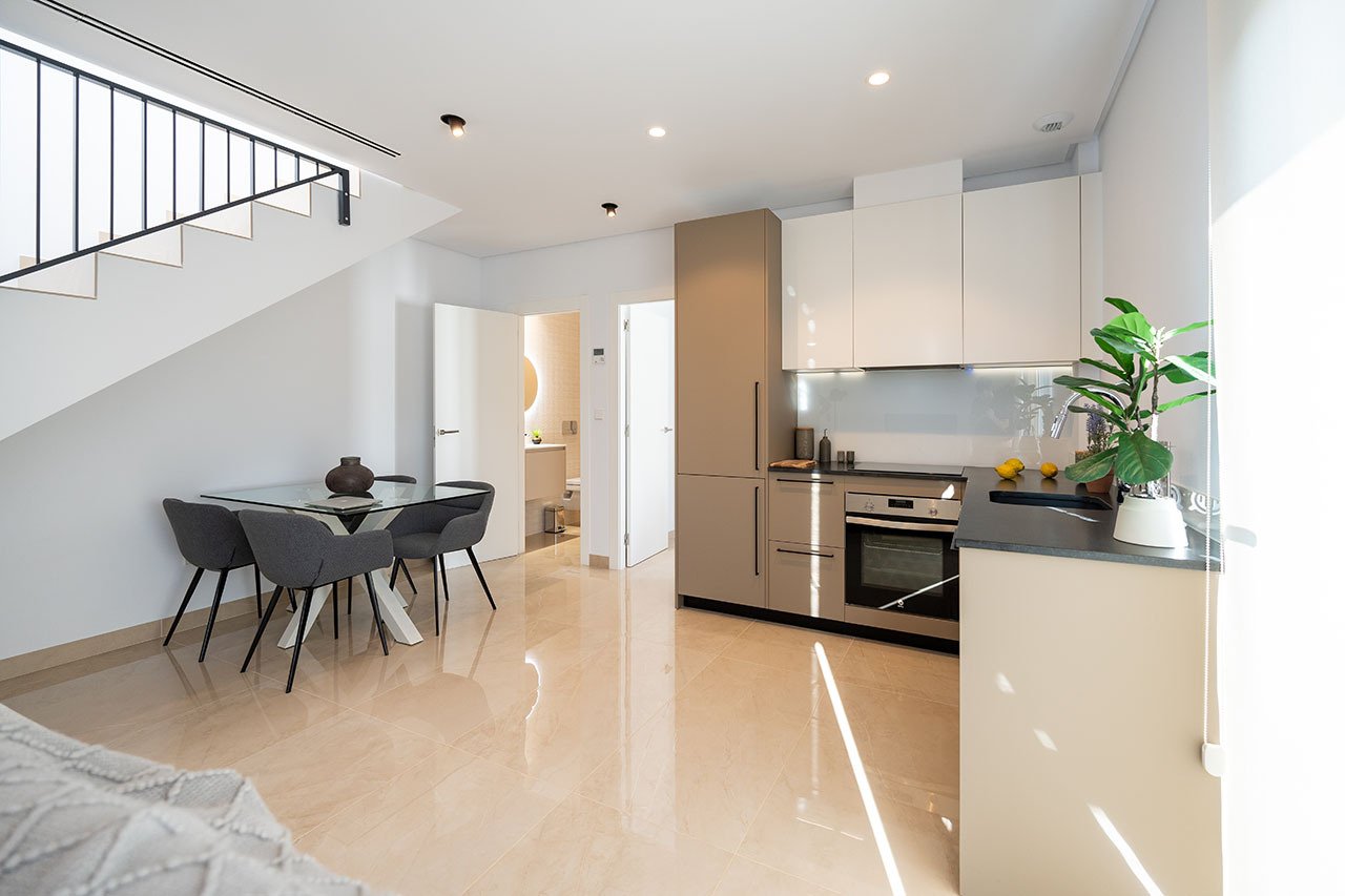 Moderne Doppelhaus-Villen mit 3 Schlafzimmern, 3 Bädern und Gemeinschaftspool nur 500 m vom kilometerlangen Sandstrand - 8
