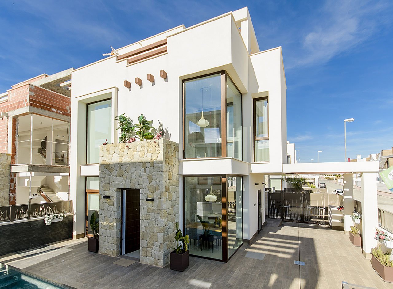 Moderne Villen mit 3 Schlafzimmern, 3 Bädern, Dachterrasse, Privatpool, Kfz-Stellplatz und optionalem Keller - 1
