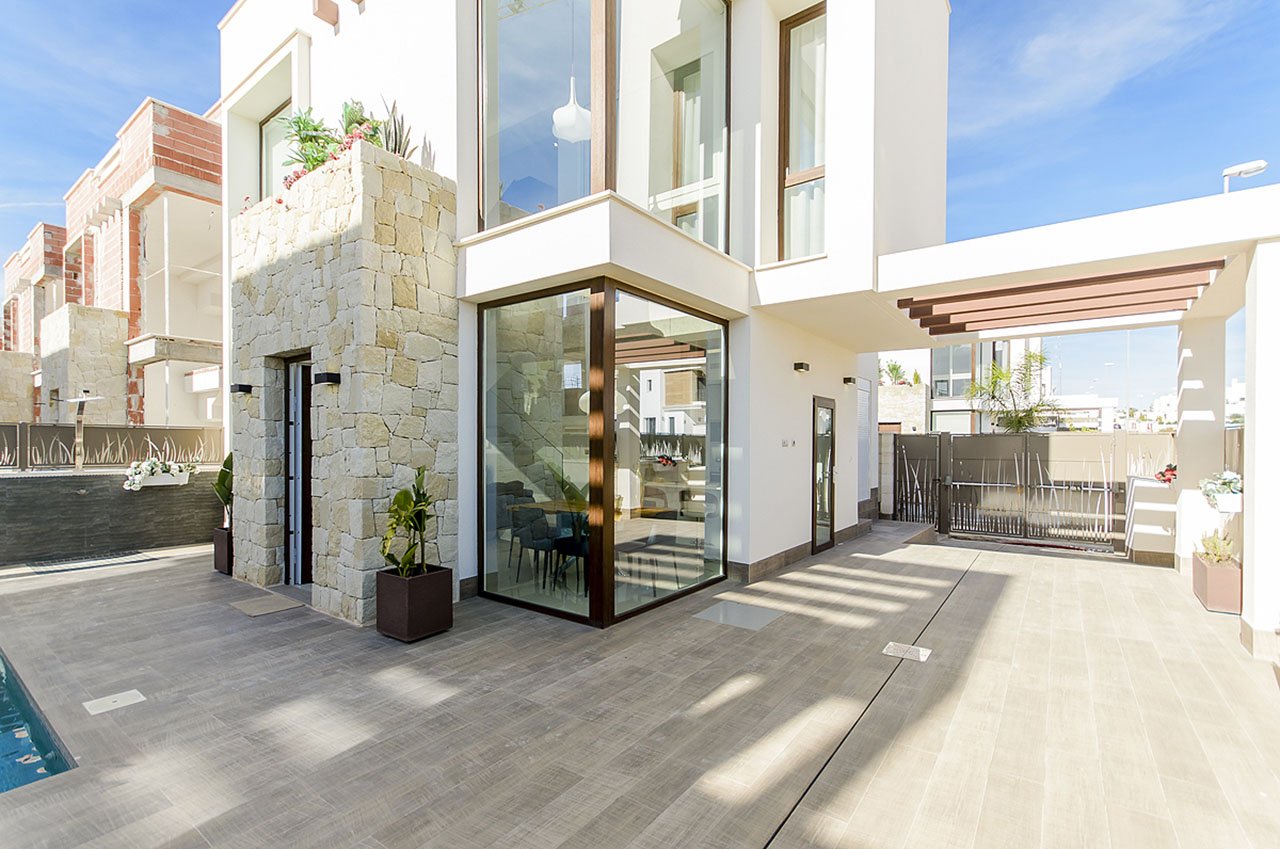 Moderne Villen mit 3 Schlafzimmern, 3 Bädern, Dachterrasse, Privatpool, Kfz-Stellplatz und optionalem Keller - 4