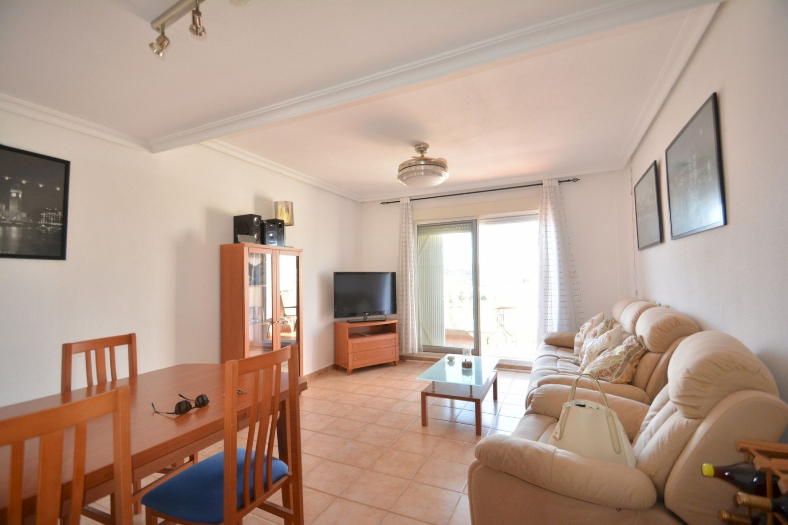 Doppelhaushälfte mit 2 Schlafzimmern, 2 Bädern, Garage und Gemeinschaftspool - 3