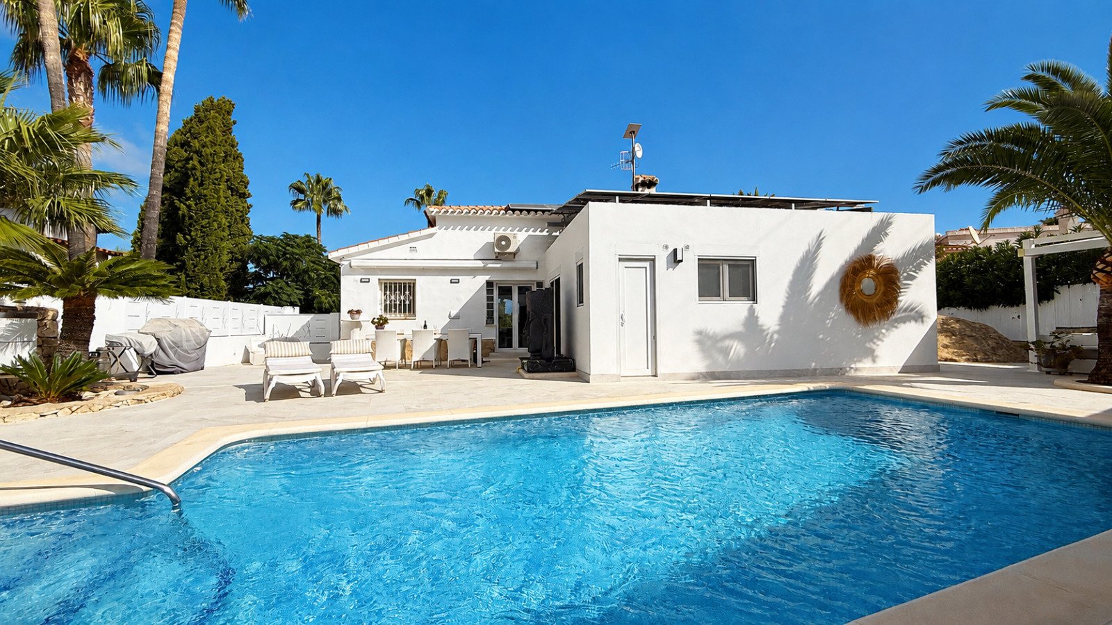 Modernisierte Villa mit Meerblick, 2 Schlafzimmern und Privatpool - 1