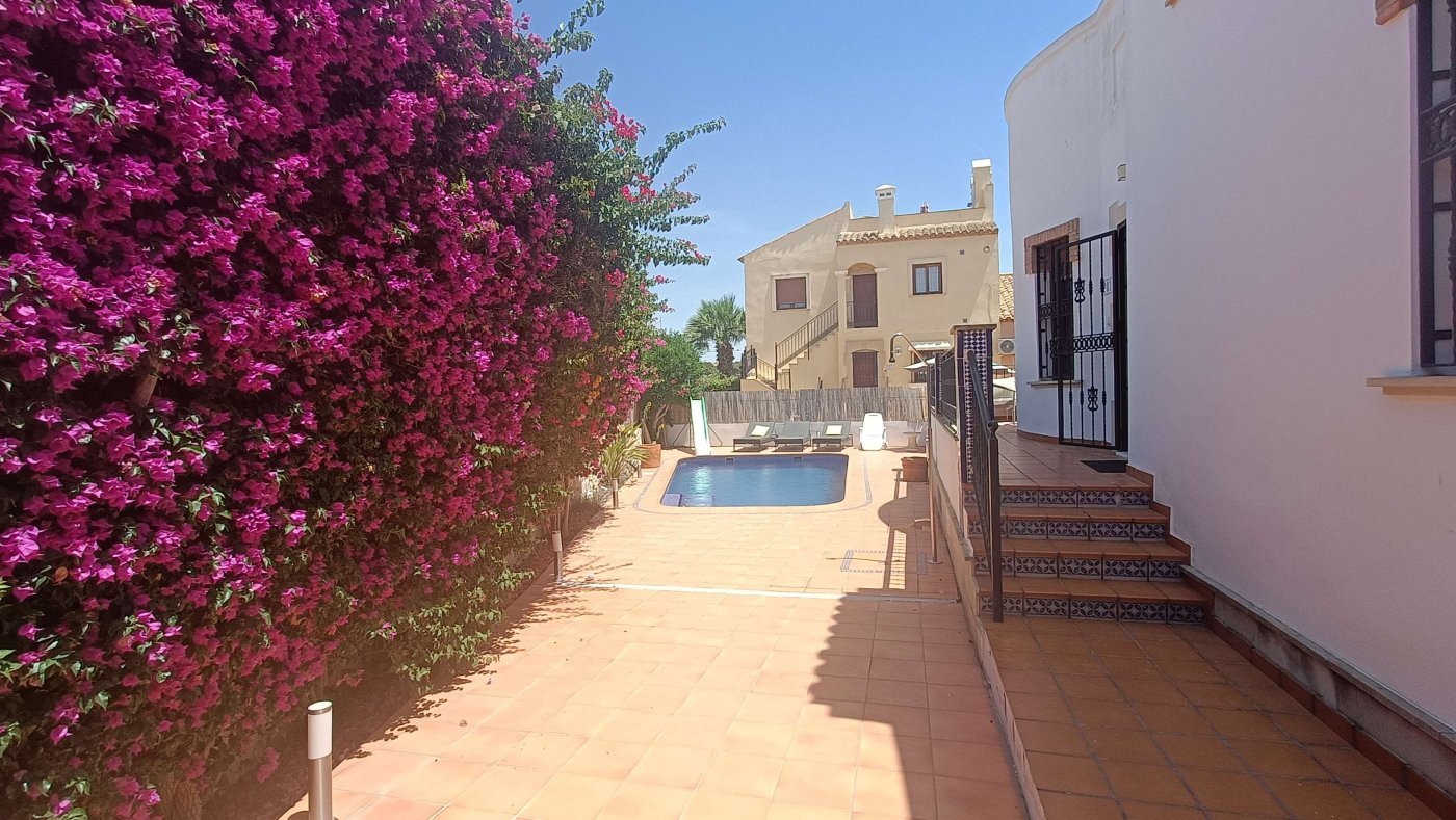 Außergewöhnliche Doppelhaushälfte mit 3 Schlafzimmern, 2 Bädern, separatem Gästebereich und privatem Pool im Herzen des La Finca Golf & Spa Resorts - 39