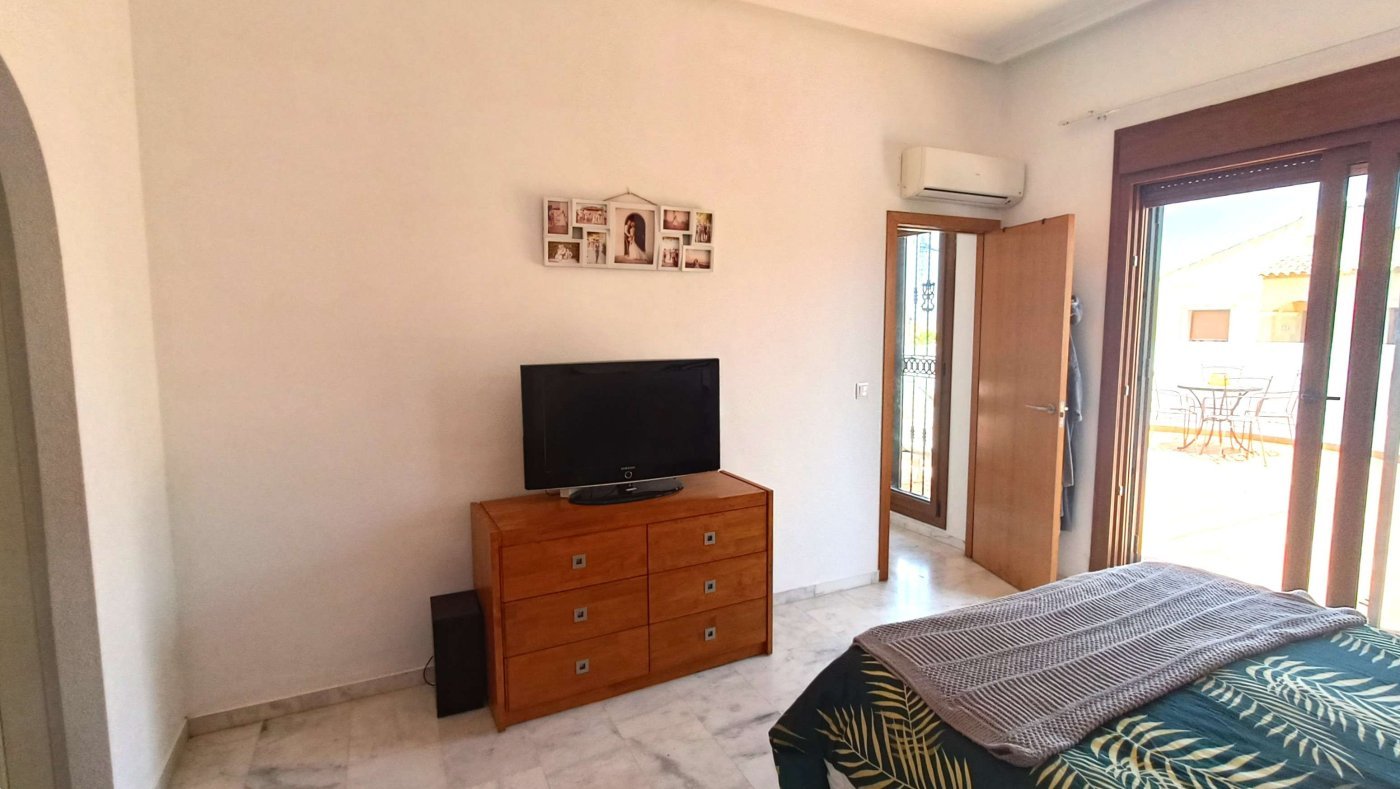 Außergewöhnliche Doppelhaushälfte mit 3 Schlafzimmern, 2 Bädern, separatem Gästebereich und privatem Pool im Herzen des La Finca Golf & Spa Resorts - 23