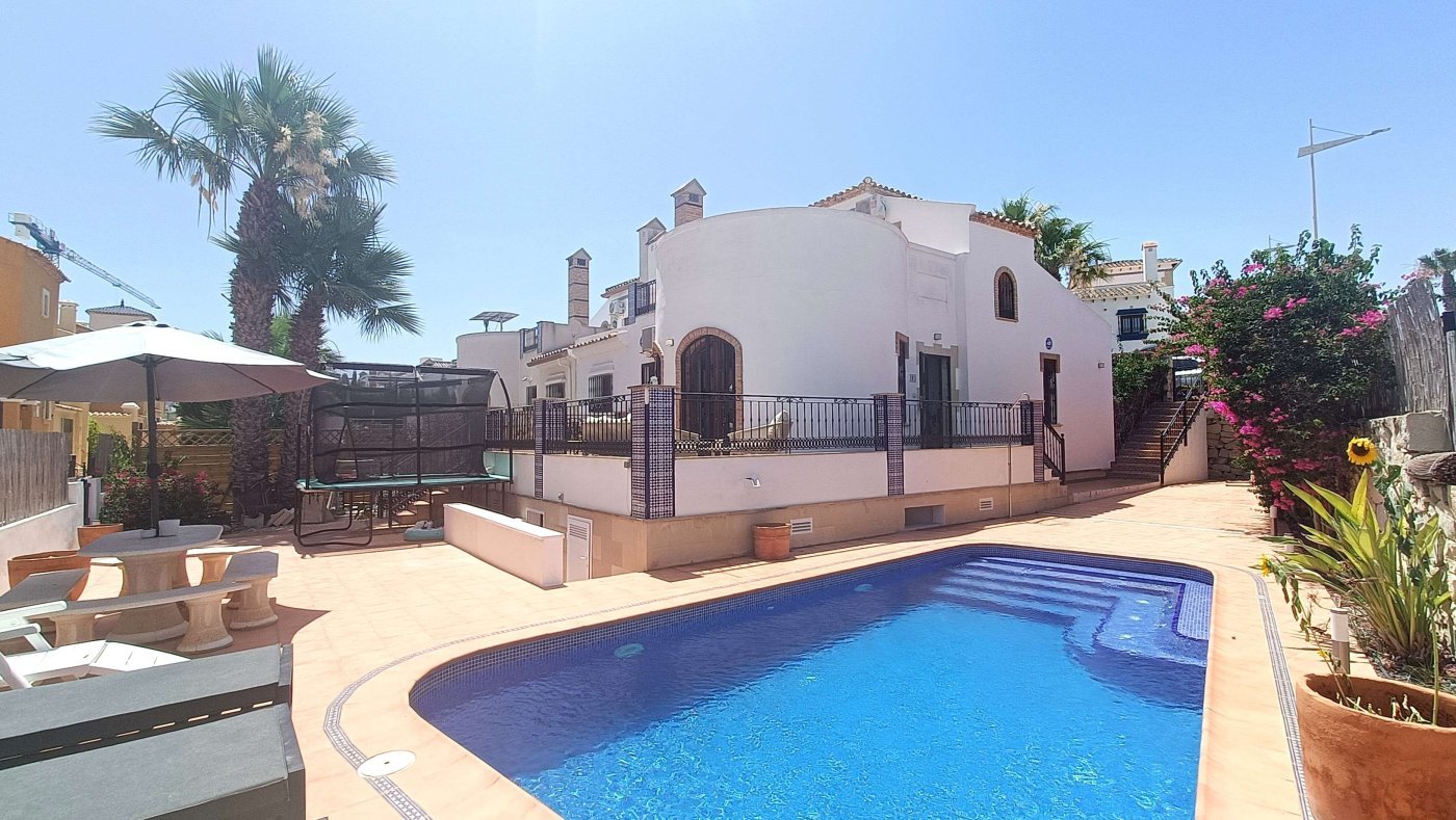Außergewöhnliche Doppelhaushälfte mit 3 Schlafzimmern, 2 Bädern, separatem Gästebereich und privatem Pool im Herzen des La Finca Golf & Spa Resorts - 1