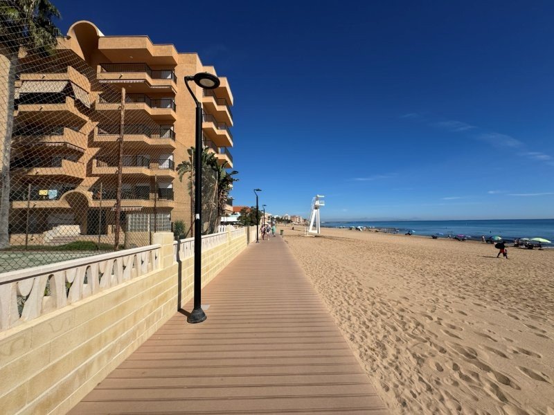 Wunderschöne renovierte Wohnung mit Meerblick in erster Strandreihe in La Mata - 37