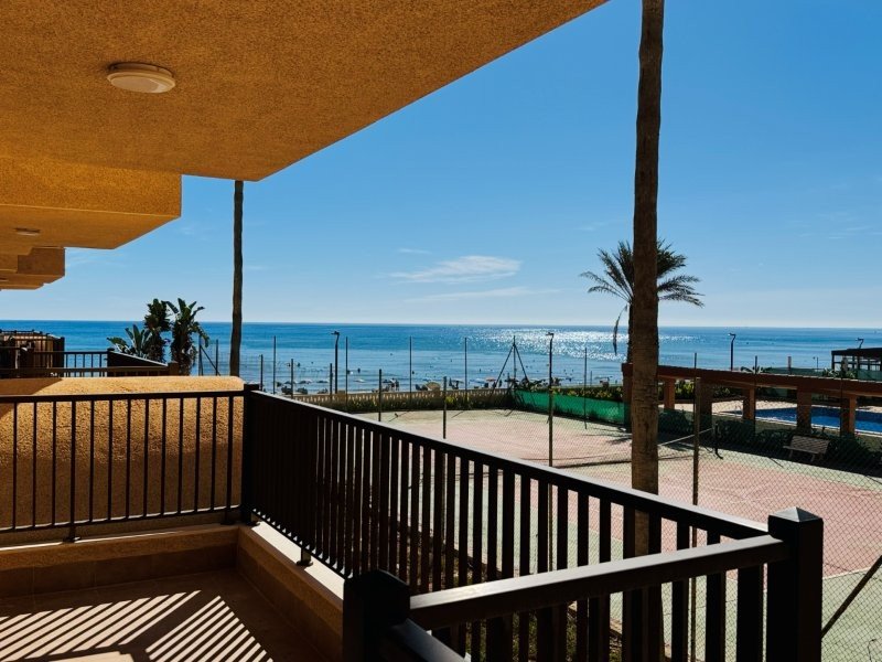 Wunderschöne renovierte Wohnung mit Meerblick in erster Strandreihe in La Mata - 2