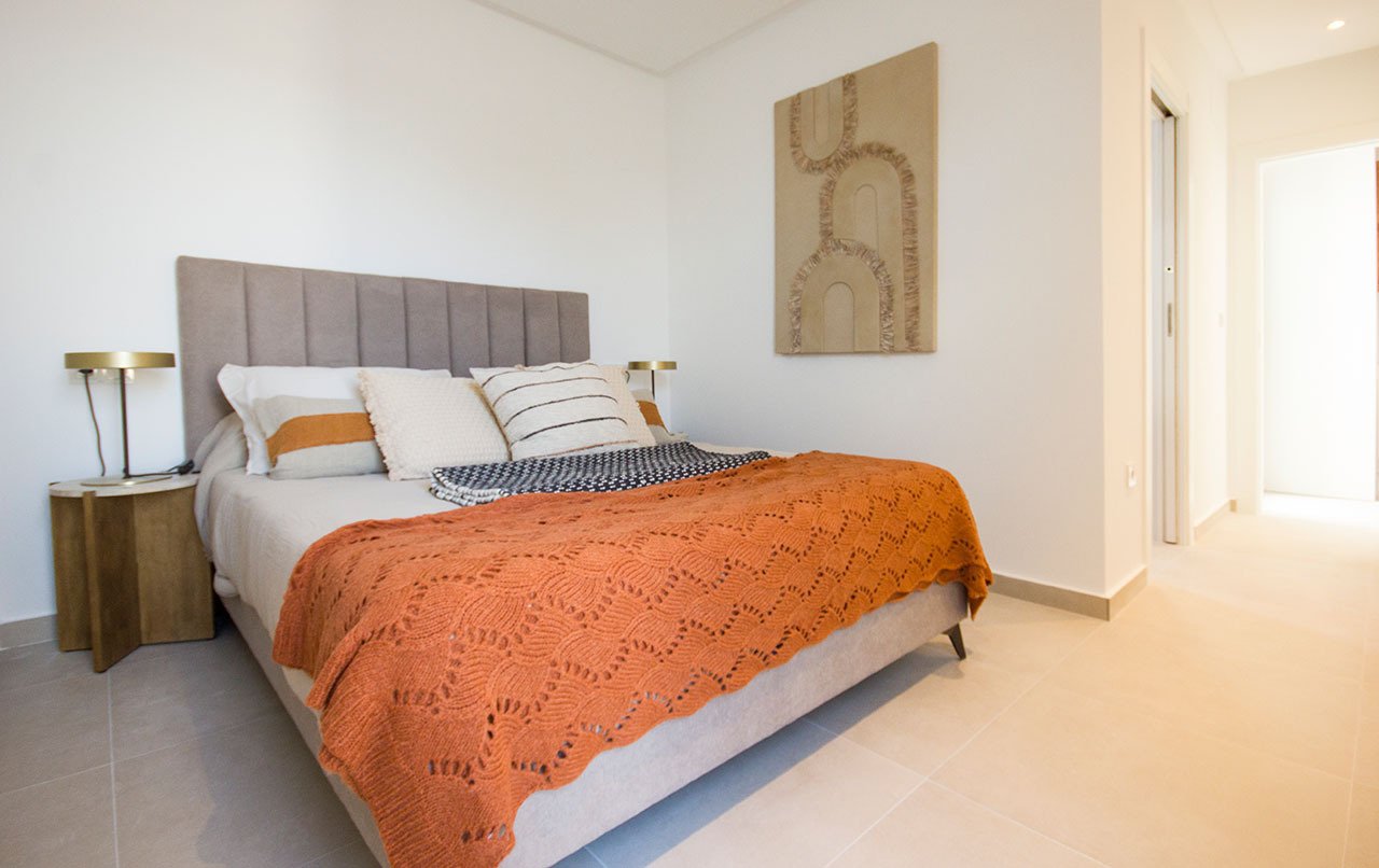 Obergeschoss-Wohnungen mit 2 Schlafzimmern, 2 Bädern, Dachterrasse, Kfz-Stellplatz und Gemeinschaftspool - 12