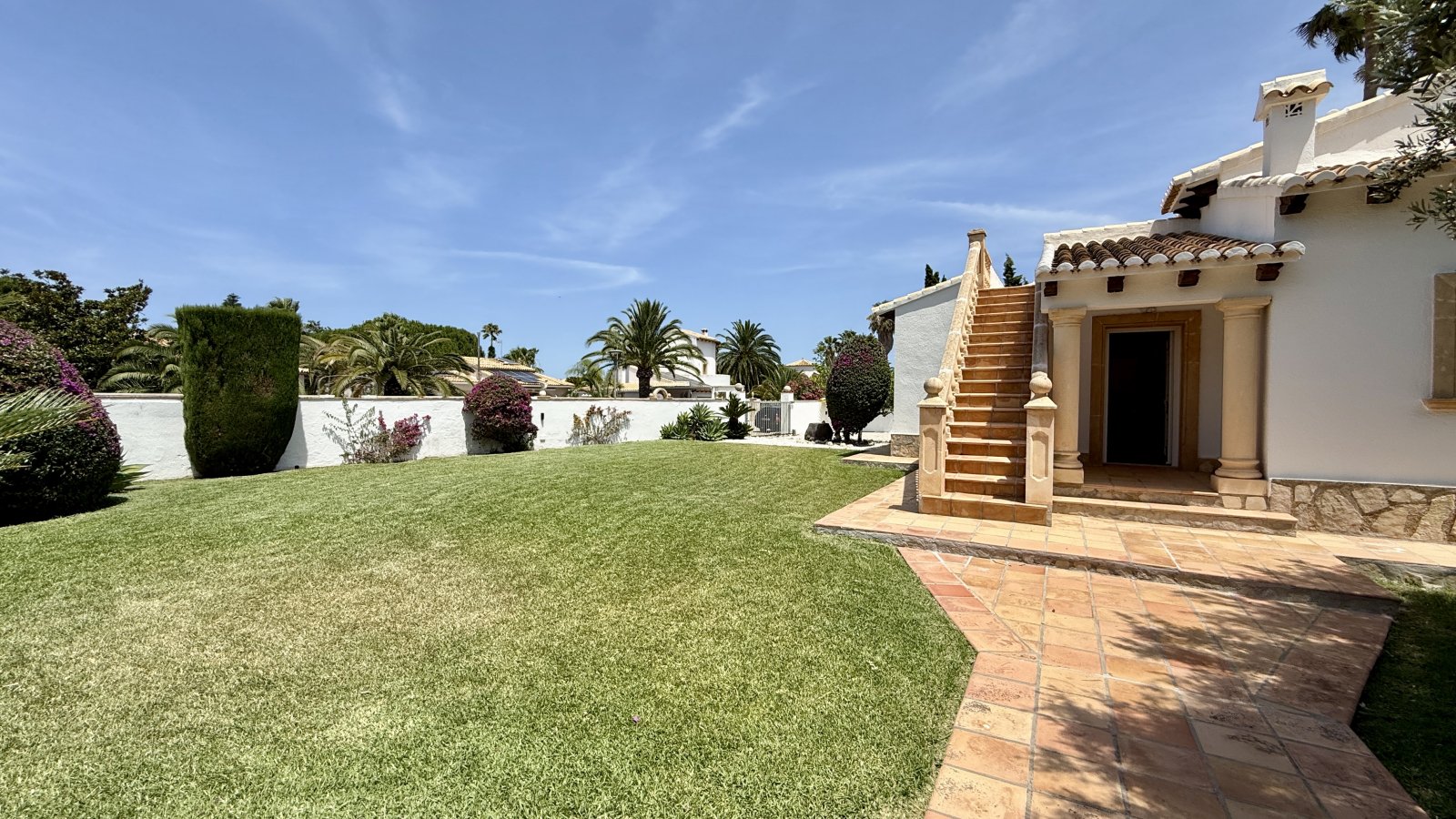 Einzigartige Traumvilla nahe Denia mit großem Eckgrundstück nur wenige Gehminuten vom Meer entfernt - 30