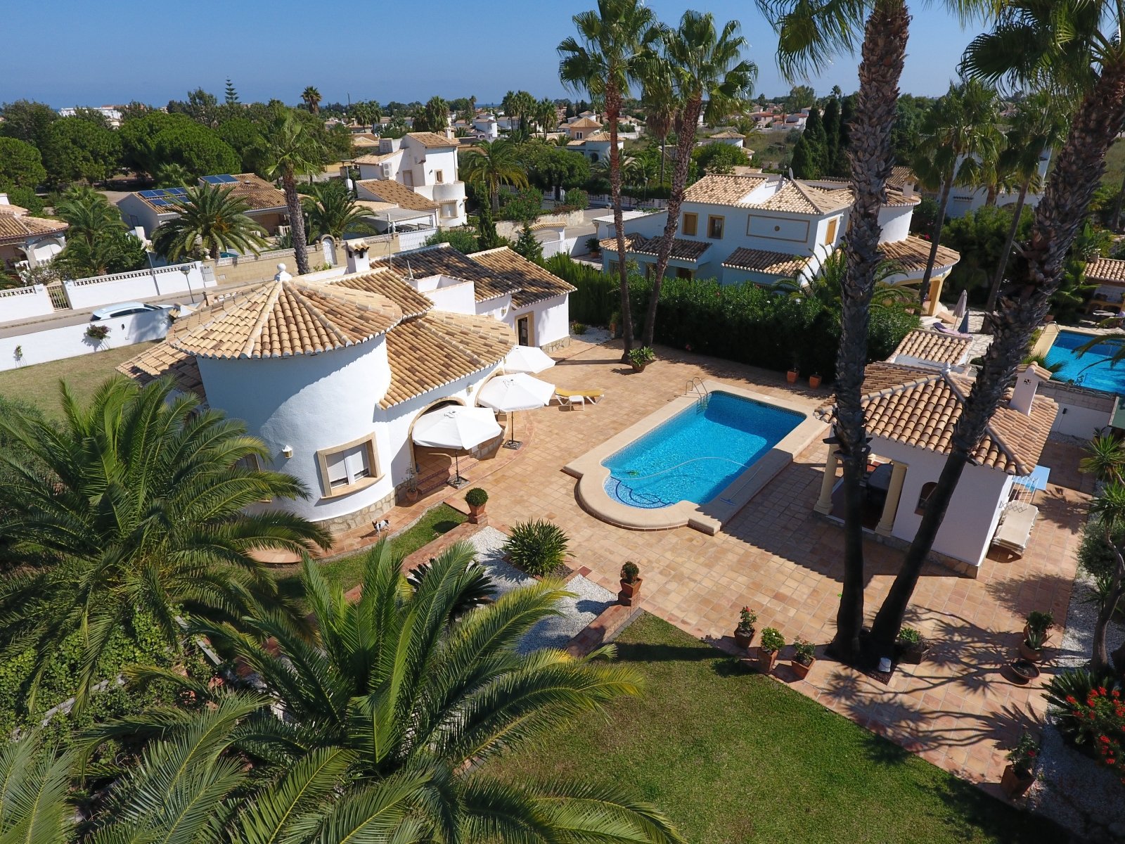 Einzigartige Traumvilla nahe Denia mit großem Eckgrundstück nur wenige Gehminuten vom Meer entfernt - 3
