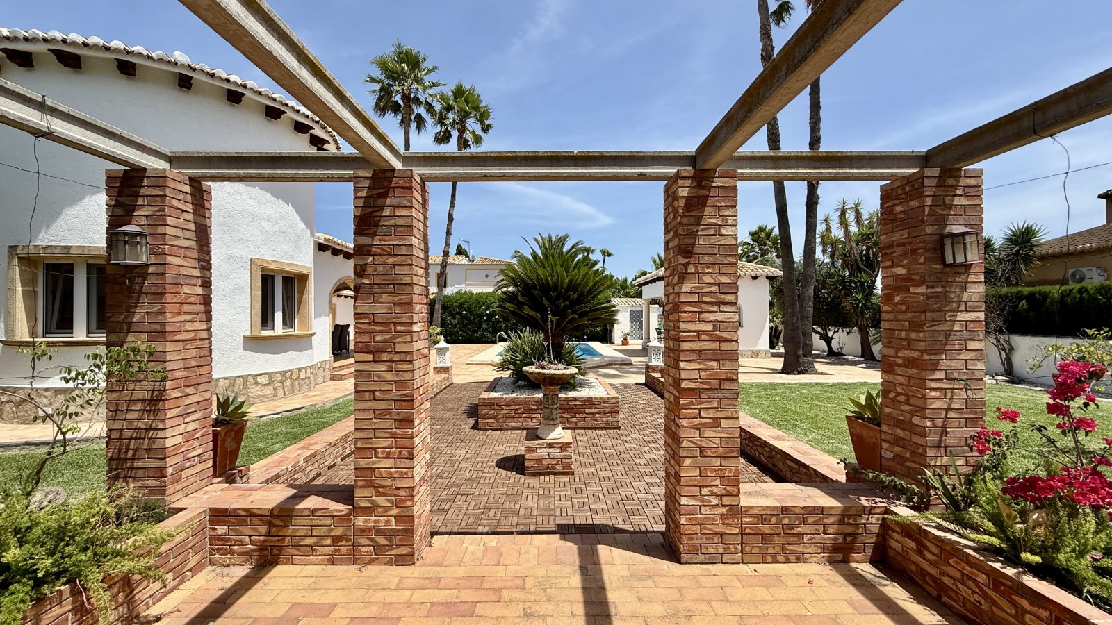 Einzigartige Traumvilla nahe Denia mit großem Eckgrundstück nur wenige Gehminuten vom Meer entfernt - 10